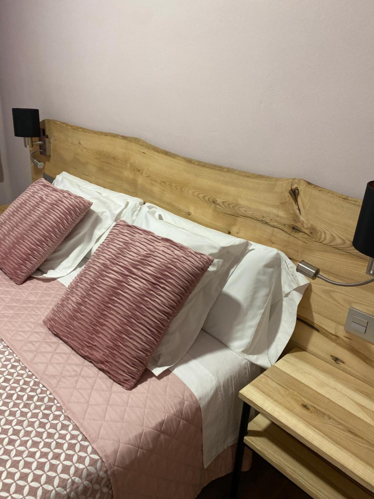 Cal Franch 3 Apartman Cardona Kültér fotó