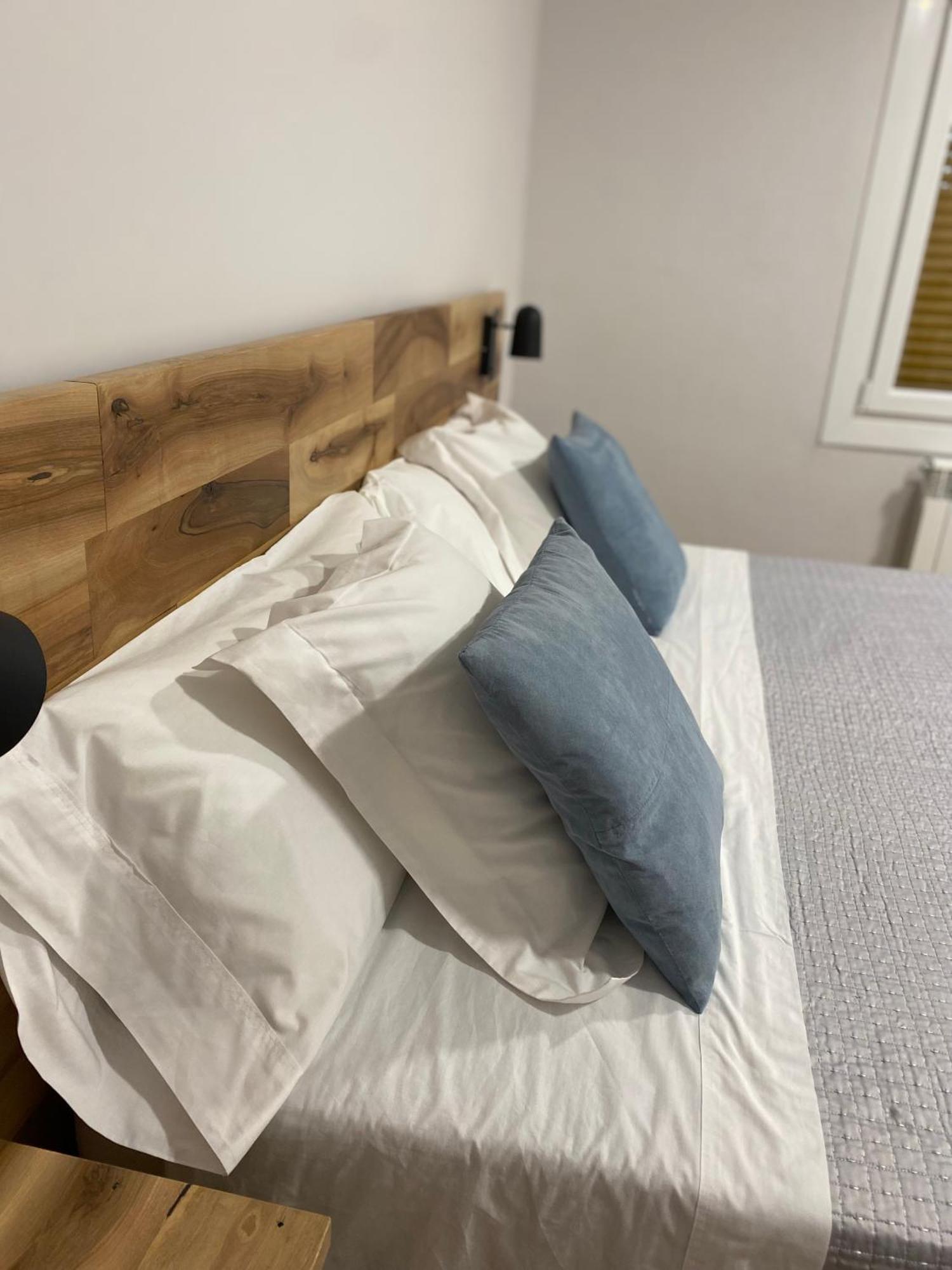 Cal Franch 3 Apartman Cardona Kültér fotó