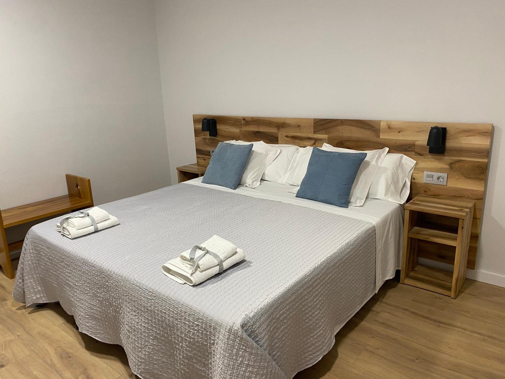 Cal Franch 3 Apartman Cardona Kültér fotó